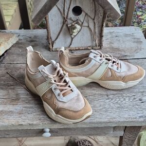 Coach Women's Beige and Cream Sneakers